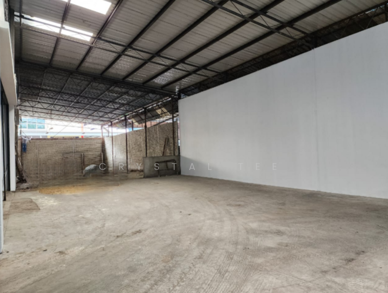 Untuk Disewa - Renovated Semi D Factory For Rent at Hot Location