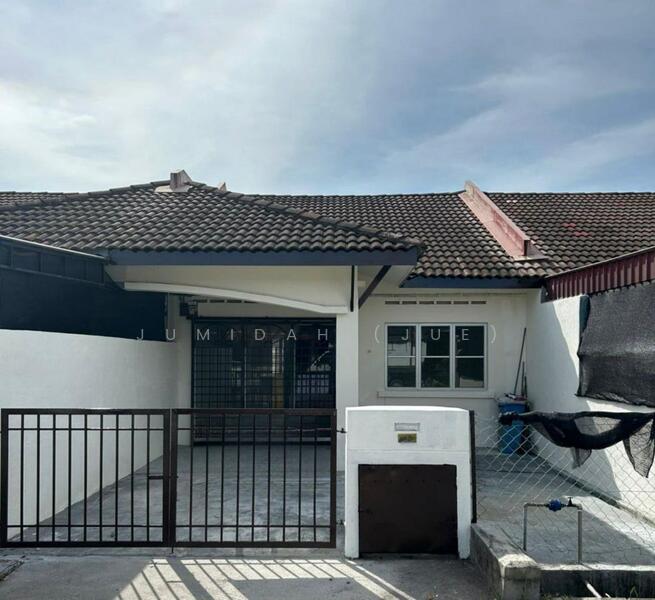 *NEAR SURAU**NEAR SEKOLAH AGAMA*1 Storey Terrace Bandar Mahkota Banting, Banting