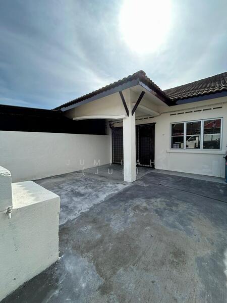 *NEAR SURAU**NEAR SEKOLAH AGAMA*1 Storey Terrace Bandar Mahkota Banting, Banting