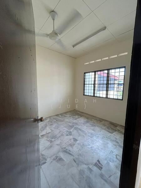 *NEAR SURAU**NEAR SEKOLAH AGAMA*1 Storey Terrace Bandar Mahkota Banting, Banting