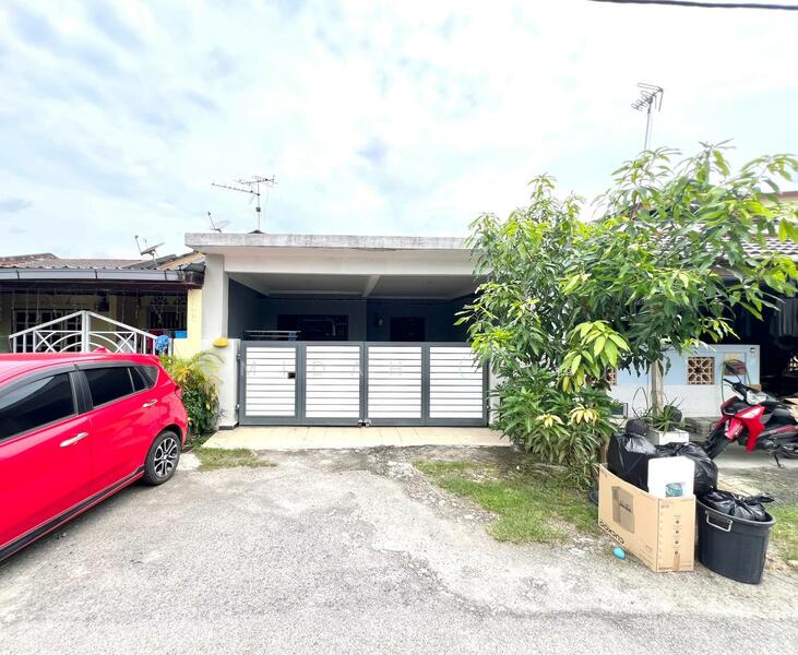 ????Facing Open????Renovated & Extended1 Storey Terrace Taman Sri Nanding Hulu Langat Selangor