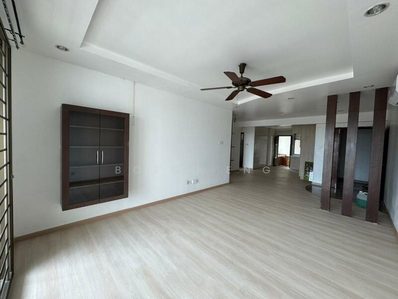 For Rent - Molek Pine 1