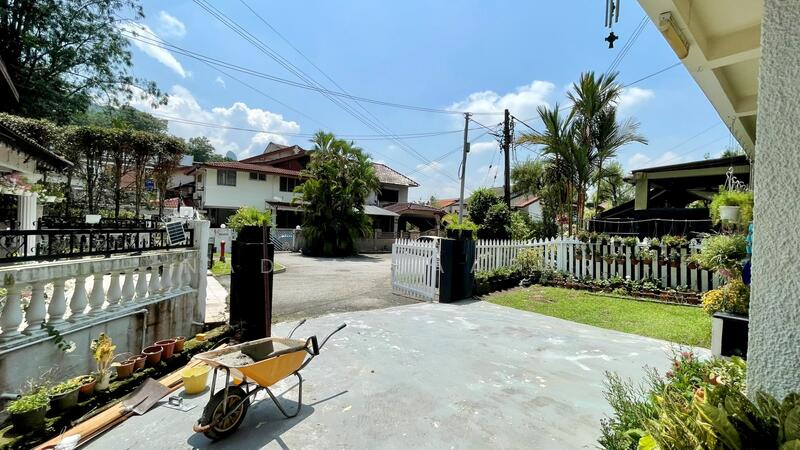 For Sale - END LOT 2 Storey Semi Detached Taman Melawati Cul-de-sac Well Kept
