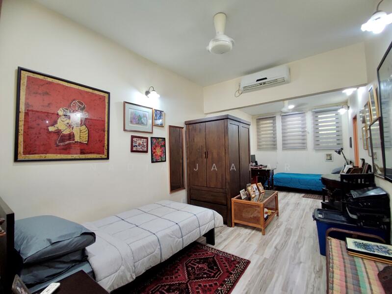 For Sale - END LOT 2 Storey Semi Detached Taman Melawati Cul-de-sac Well Kept