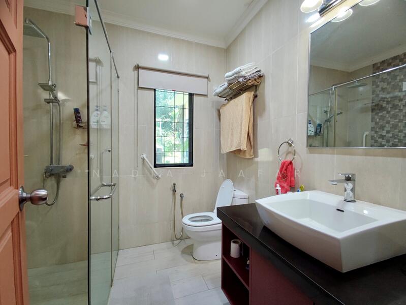 For Sale - END LOT 2 Storey Semi Detached Taman Melawati Cul-de-sac Well Kept