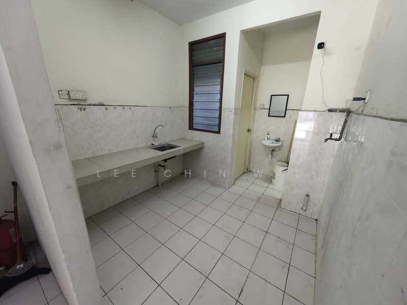 Rumah Teres 2.5 Tingkat untuk Dijual di Taman Putra Perdana (Puchong) - Lee Chin Wai - Kitchen - PropertyGuru.com.my