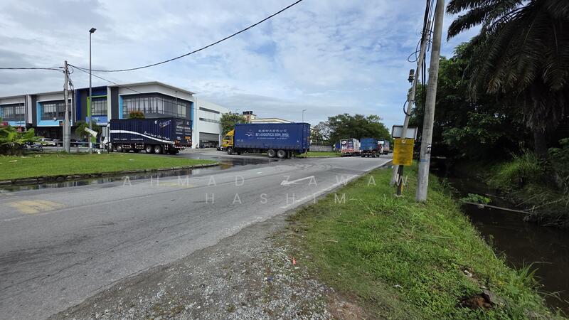 For Sale - 2 Acre Freehold Open, Prime Industrial Land, Facing Main Road+Gas Supply Line-Teluk Panglima Garang