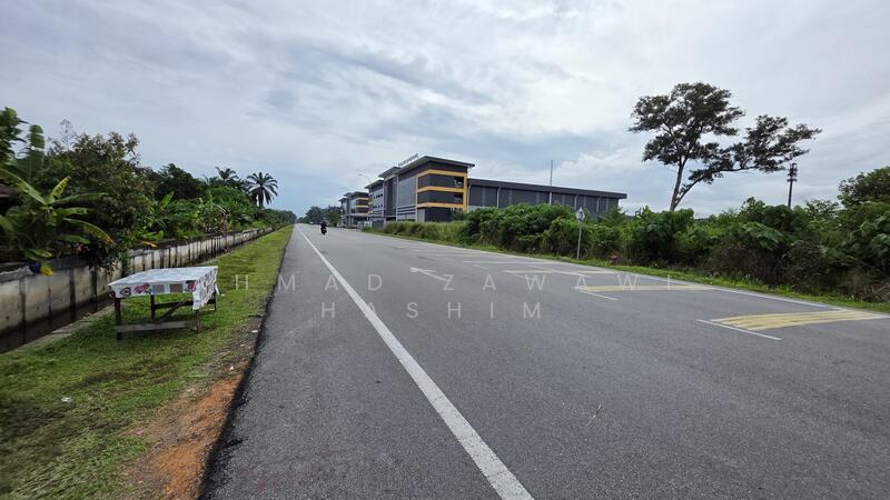 For Sale - 2 Acre Freehold Open, Prime Industrial Land, Facing Main Road+Gas Supply Line-Teluk Panglima Garang
