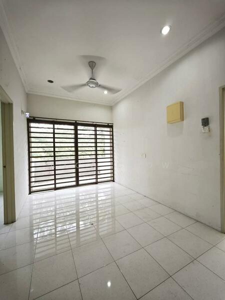 Untuk Dijual - Pengkalan Tiara Double Storey Semi D End Lot (Below Market Value) For Sale