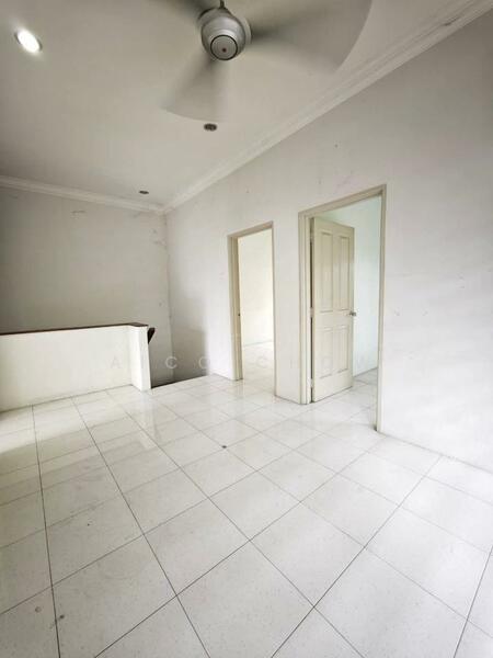 Untuk Dijual - Pengkalan Tiara Double Storey Semi D End Lot (Below Market Value) For Sale