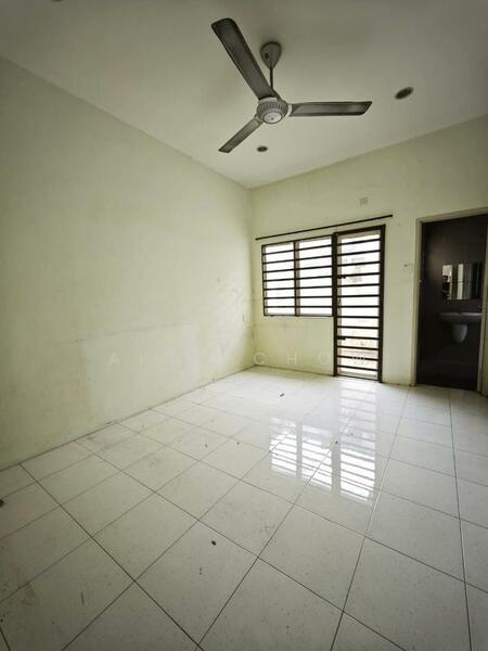 Untuk Dijual - Pengkalan Tiara Double Storey Semi D End Lot (Below Market Value) For Sale