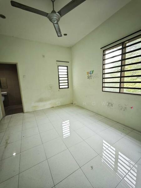 Untuk Dijual - Pengkalan Tiara Double Storey Semi D End Lot (Below Market Value) For Sale