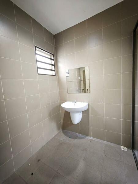 Untuk Dijual - Pengkalan Tiara Double Storey Semi D End Lot (Below Market Value) For Sale