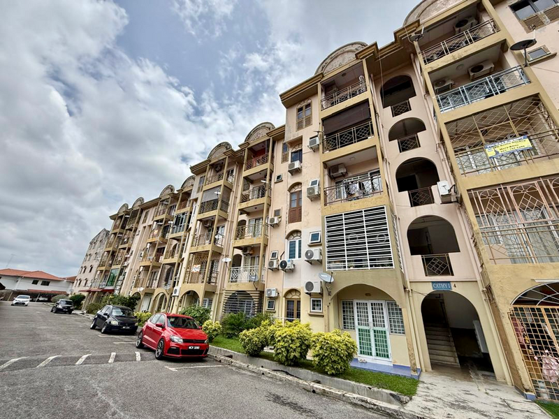 For Rent - Golden Showers (Kondo Ruby)