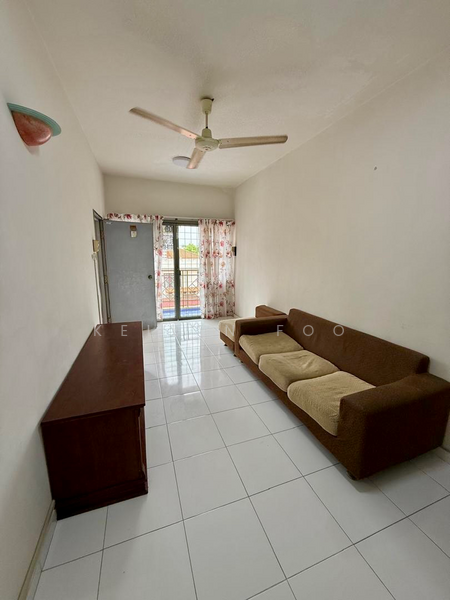 For Rent - Golden Showers (Kondo Ruby)