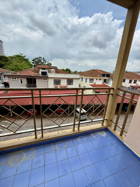 For Rent - Golden Showers (Kondo Ruby)