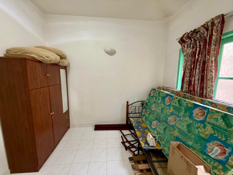 For Rent - Golden Showers (Kondo Ruby)