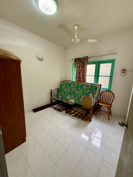 For Rent - Golden Showers (Kondo Ruby)