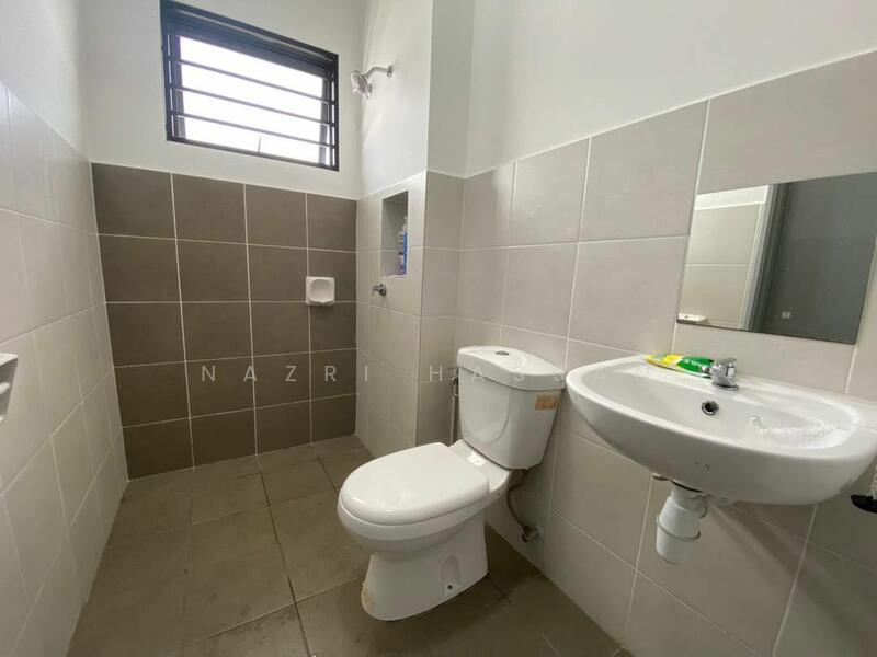 2-storey Terraced House for Sale in Bandar Puncak Alam (Puncak Alam) - Nazri Hassan - PropertyGuru.com.my