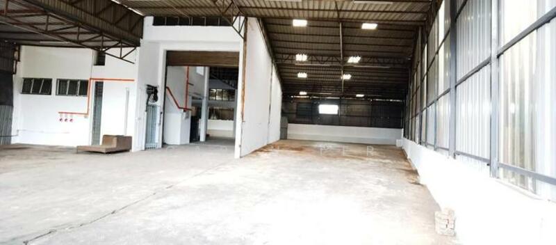 Untuk Disewa - Taman Daya ( Fully Cover ) 1.5 Storey Semi-D Factory