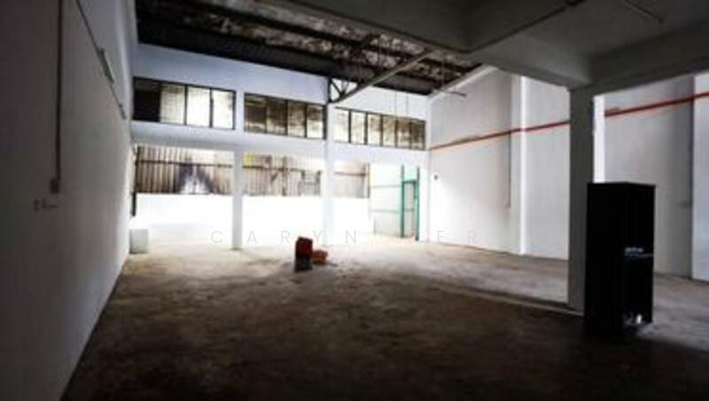 Untuk Disewa - Taman Daya ( Fully Cover ) 1.5 Storey Semi-D Factory