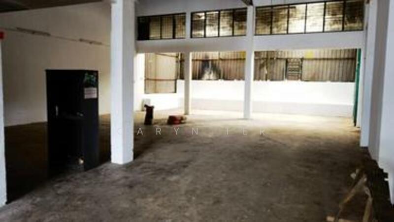 Untuk Disewa - Taman Daya ( Fully Cover ) 1.5 Storey Semi-D Factory