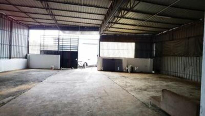 Untuk Disewa - Taman Daya ( Fully Cover ) 1.5 Storey Semi-D Factory