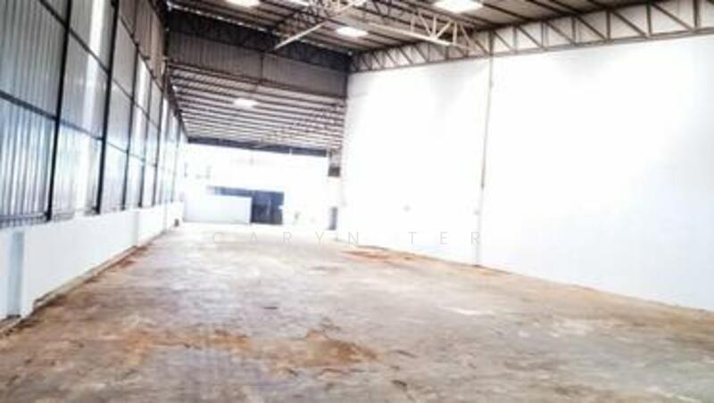 Untuk Disewa - Taman Daya ( Fully Cover ) 1.5 Storey Semi-D Factory