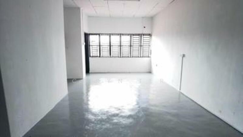 Untuk Disewa - Taman Daya ( Fully Cover ) 1.5 Storey Semi-D Factory