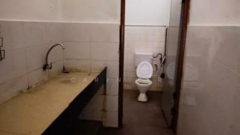 Untuk Disewa - Taman Daya ( Fully Cover ) 1.5 Storey Semi-D Factory