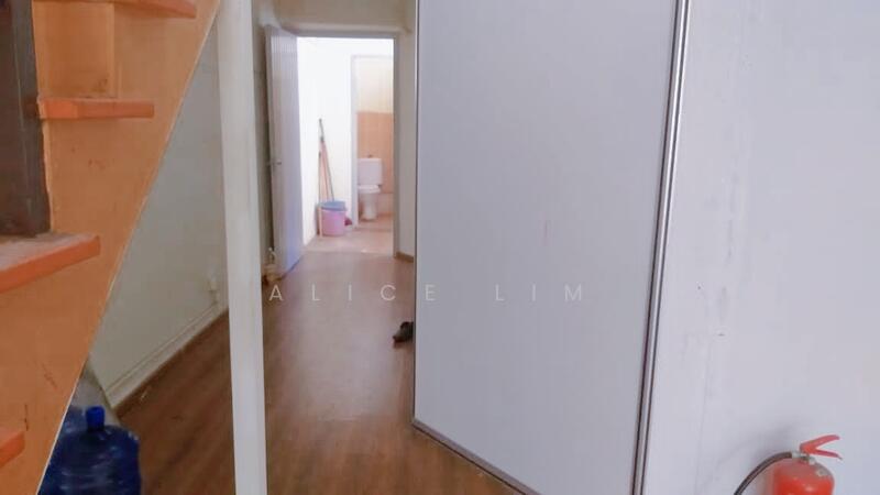 For Rent - Prime location Facing Main Road 3 Storey Shop Lot 4500sq At Georgetown