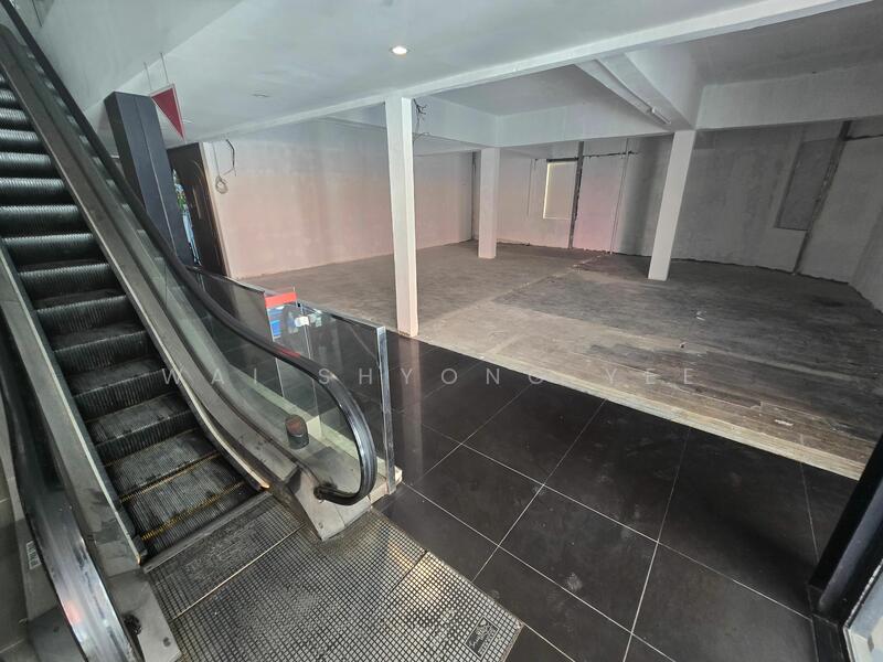 For Rent - 3 Storey Commercial Building - Telawi Square Gallery with Escalator for Rent – facing BV 2
