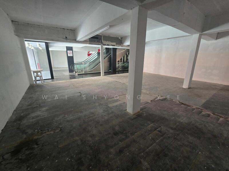 For Rent - 3 Storey Commercial Building - Telawi Square Gallery with Escalator for Rent – facing BV 2