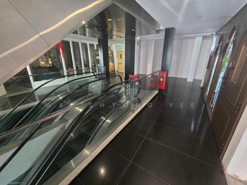 For Rent - 3 Storey Commercial Building - Telawi Square Gallery with Escalator for Rent – facing BV 2