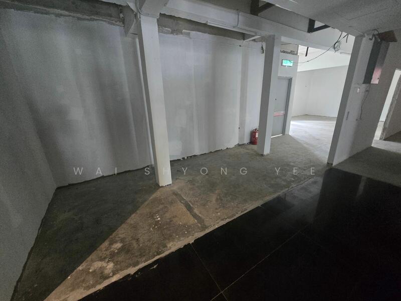 For Rent - 3 Storey Commercial Building - Telawi Square Gallery with Escalator for Rent – facing BV 2