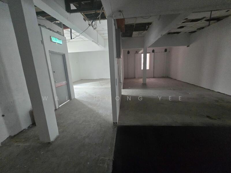 For Rent - 3 Storey Commercial Building - Telawi Square Gallery with Escalator for Rent – facing BV 2