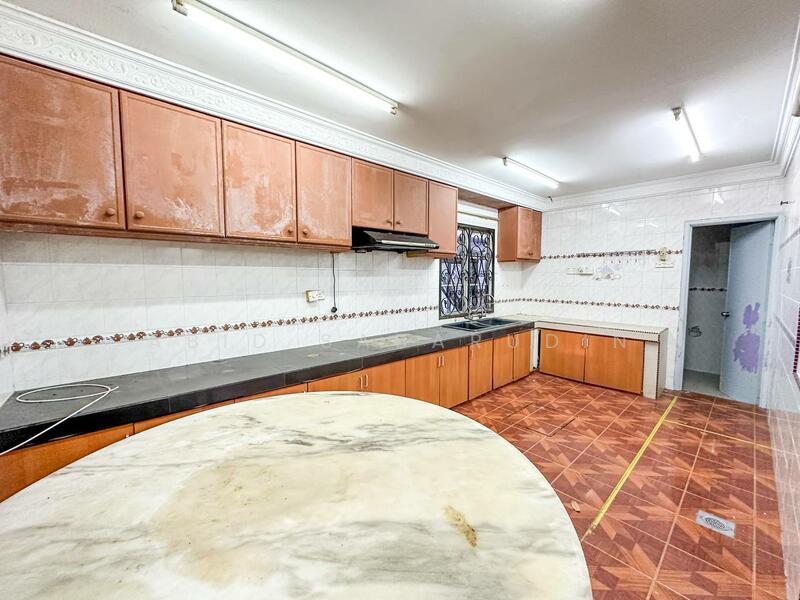 For Sale - 2 Storey Corner Lot Terrace @ Jalan Cecawi Seksyen 6, Kota Damansara