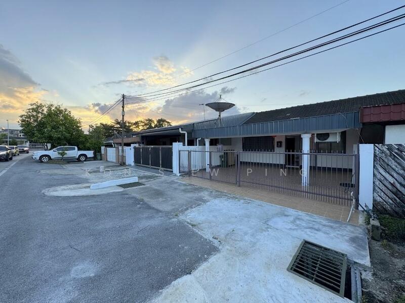 Untuk Disewa - Terraced House at Kampung Kenyalang Park