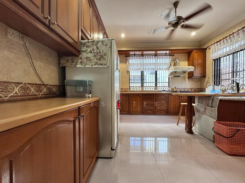 For Sale - Ros Merah