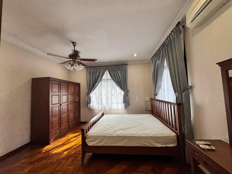 For Sale - Ros Merah