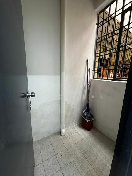 Untuk Disewa - Hata Square