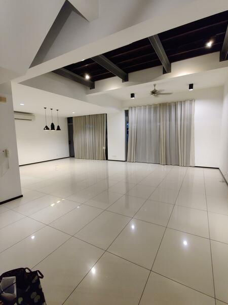 Untuk Disewa - The Breezeway