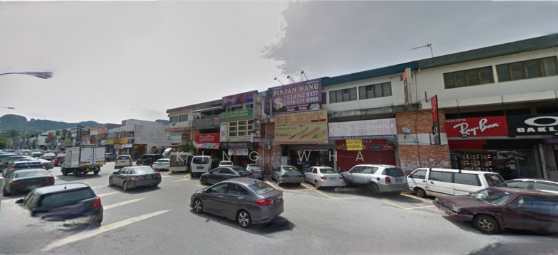For Sale - taman melawati jalan negara 3 sty shoplot . main entrance . good location . 22x80