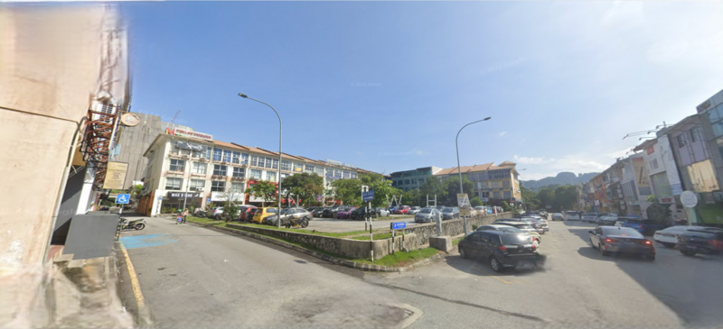 For Sale - taman melawati jalan negara 3 sty shoplot . main entrance . good location . 22x80