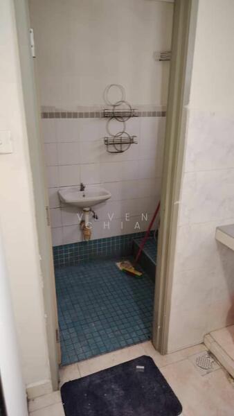 For Rent - Queen’s Avenue