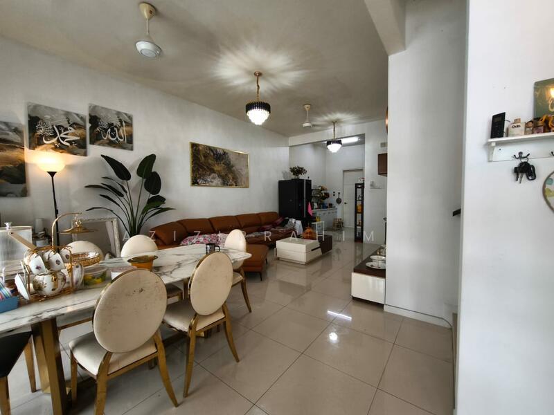 For Sale - 2 Storey Terrace Lake Park Tropicana Heights