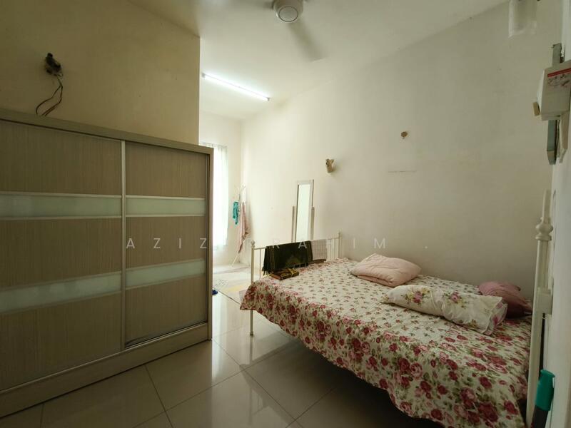 For Sale - 2 Storey Terrace Lake Park Tropicana Heights