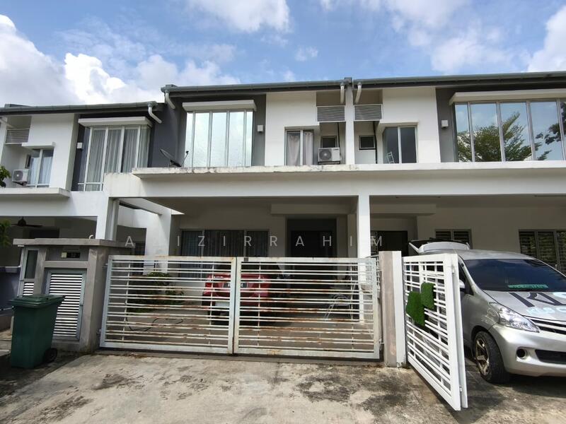 For Sale - 2 Storey Terrace Lake Park Tropicana Heights