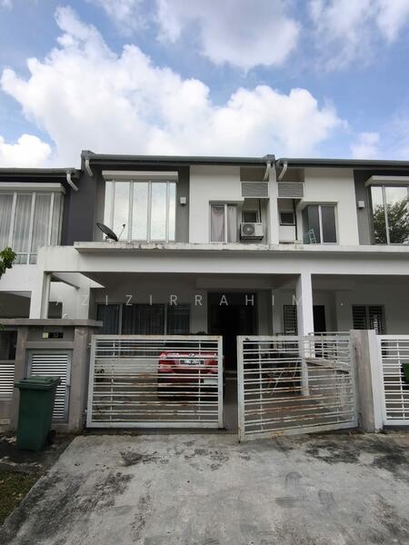 For Sale - 2 Storey Terrace Lake Park Tropicana Heights