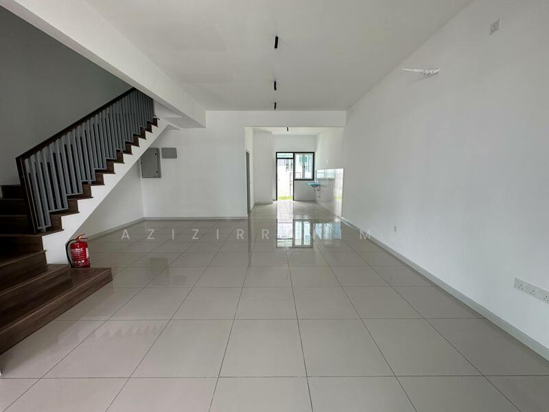 For Rent - Kitchen Cabinet 2 Storey Terrace Serenia Ariya